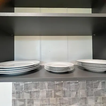 Refurbished 1 Bedroom For Rent Self Check In