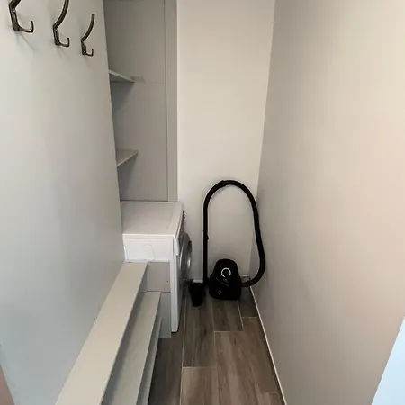 Refurbished 1 Bedroom For Rent Self Check In